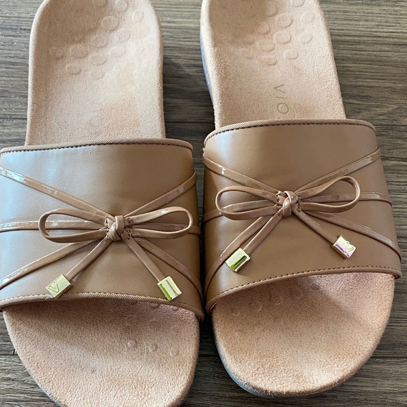 Vionic Women's Bella Slide Sandal. Size 9.5 - Picture 2 of 5